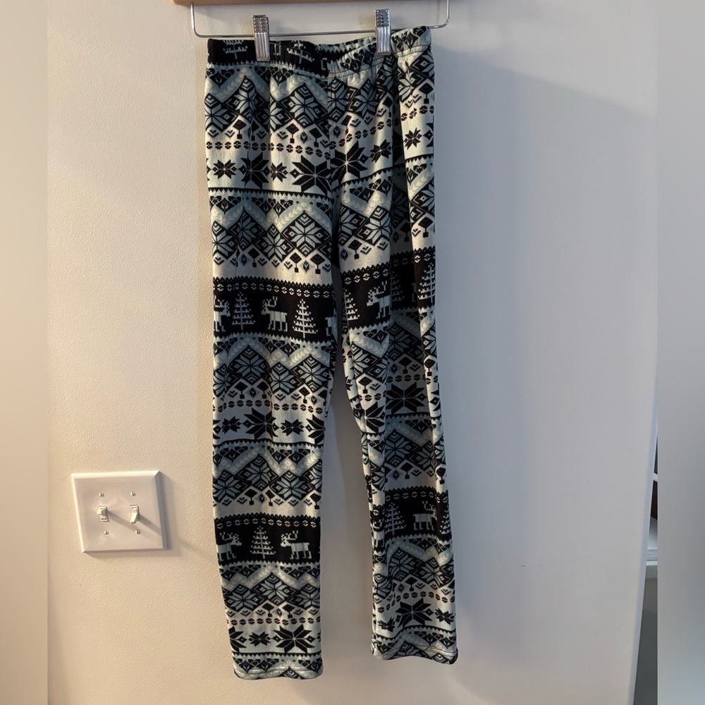 Cozy Black and White Patterned Girls Leggings